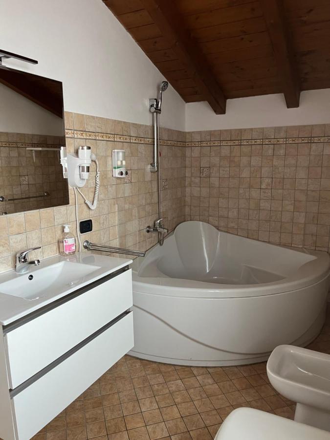 Color House Malpensa B&B Cassano Magnago Екстер'єр фото