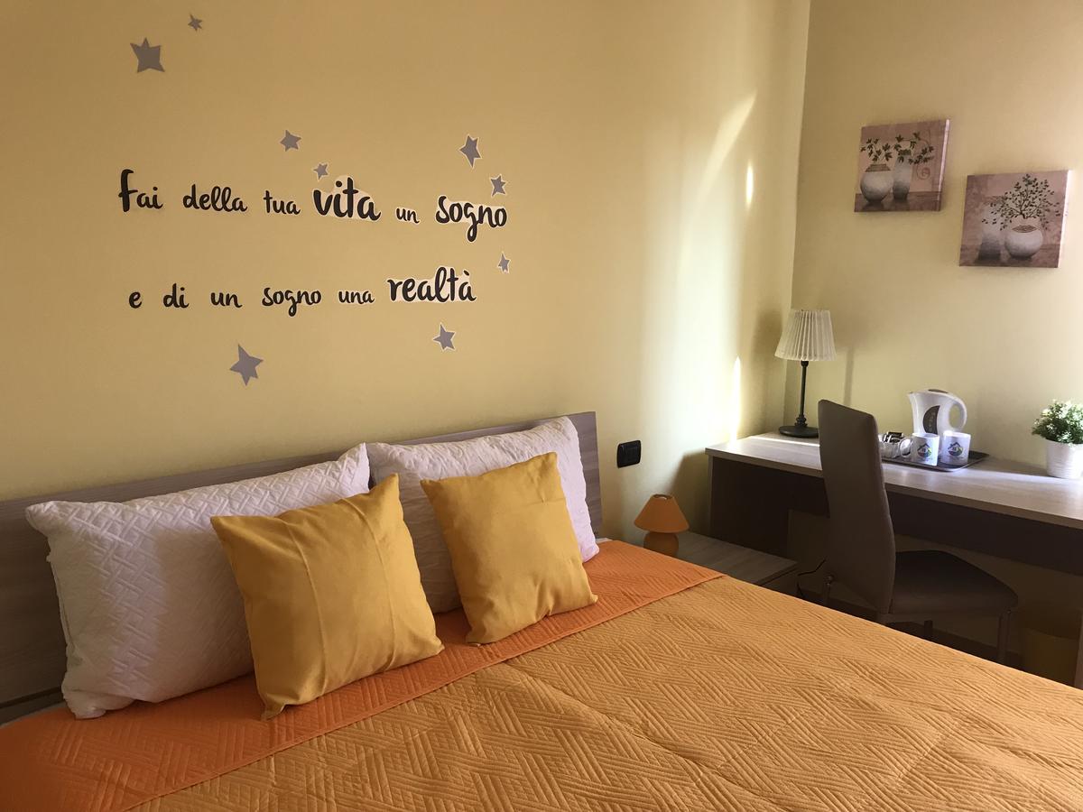Color House Malpensa B&B Cassano Magnago Екстер'єр фото