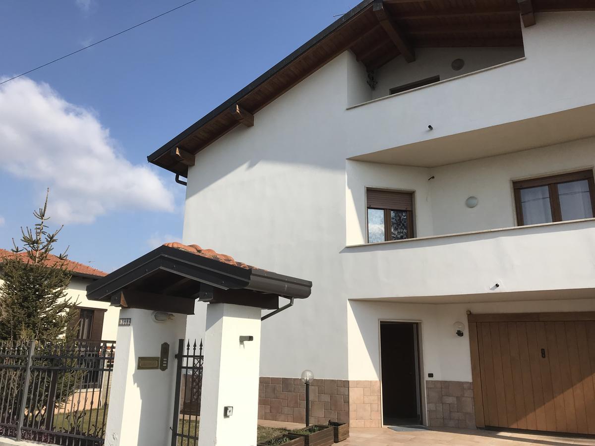 Color House Malpensa B&B Cassano Magnago Екстер'єр фото